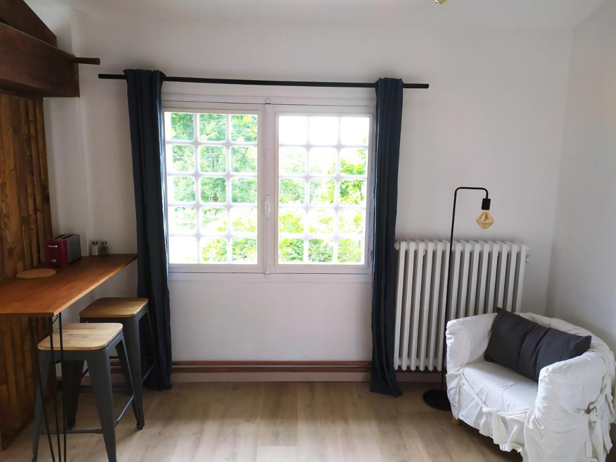 Les Gites Des Beaux Chenes Mortagne-sur-Sevre Exterior photo